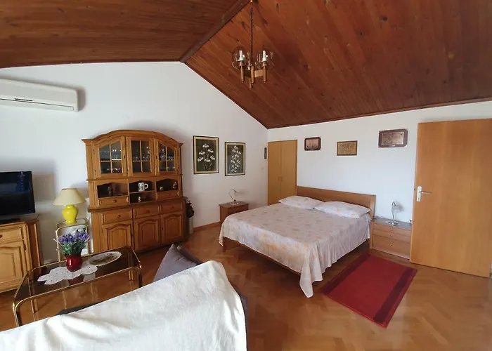 Penthouse With Sea View ماكارسكا