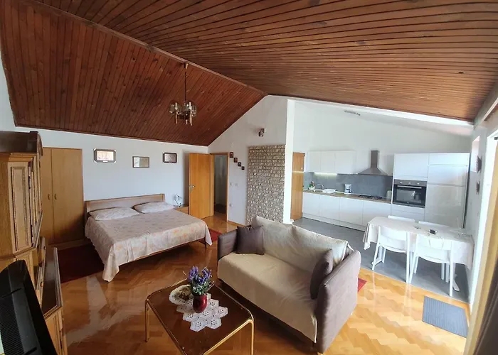 Penthouse With Sea View ماكارسكا